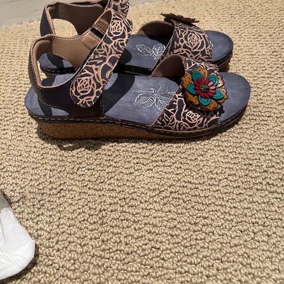 New L'Artiste by Spring Step Leather Wedge Sandals Cuteness Navy  Shoes NIB - Picture 3 of 12